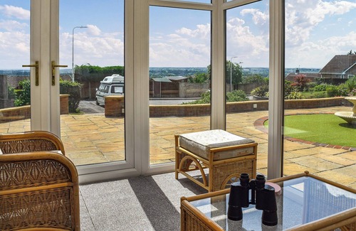 Calcot Cottage | A spacious and well presented bungalow with amazing views over Berkshire.