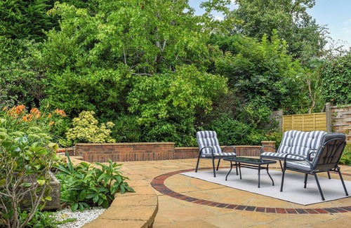 Calcot Cottage | A spacious and well presented bungalow with amazing views over Berkshire.