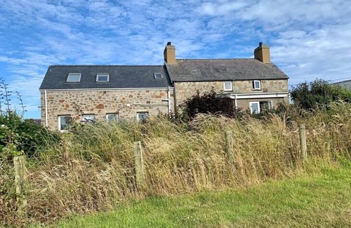 Mynytho Cottage | A spacious, detached, modernised cottage near Abersoch with stunning sea views.