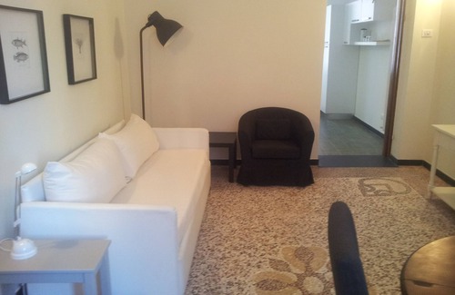 San Terenzo Apartment | A stone's throw from the beach and with private parking space