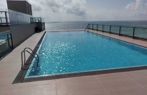 Negombo House | A Studio apartment with A/C,Free WiFI&Roof top Pool with a scenic view of ocean