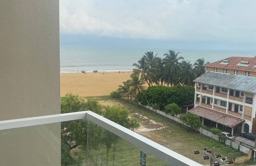 Negombo House | A Studio apartment with A/C,Free WiFI&Roof top Pool with a scenic view of ocean