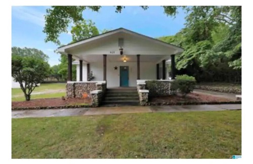 Center Point House | A stylish 3 bedroom 3 bathroom bungalow