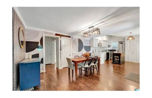 Center Point House | A stylish 3 bedroom 3 bathroom bungalow