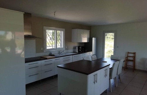 Camaret-sur-Aigues Villa | A STYLISH VILLA IN A PRIME LOCATION WITH POOL & BARBEQUE