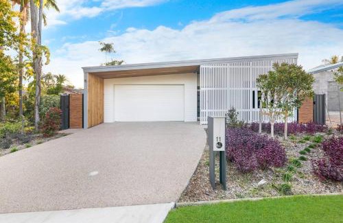 The Gardens Villa | A Sumptuous Poolside Family Oasis at Gardens Villa