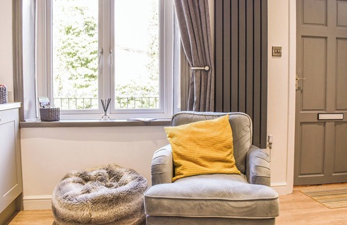 Chinley Cottage | A superbly finished holiday cottage lying within this quaint High Peak village.