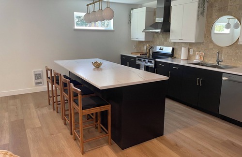 Comox Apartment | A Sweet Suite minute to golfing, beaches, airport and more in the Comox Valley.