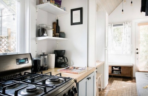 Riverland Terrace House | A sweet tiny house in a great location, with bikes and beach amenities.