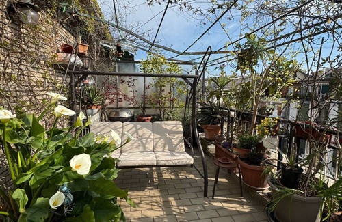 Chinatown Apartment | A terrace in Milan Sarpi