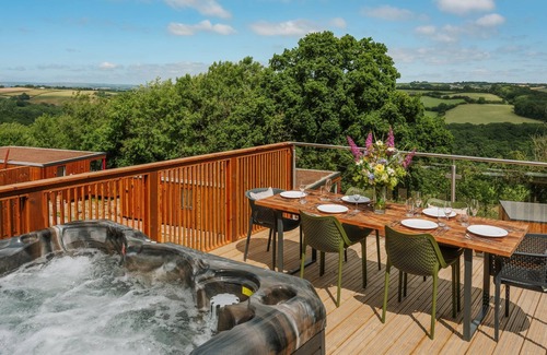 Chittlehamholt Cabin | A the mole resort that sleeps 4 guests in 2 bedrooms
