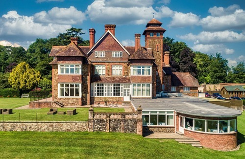 Chittlehamholt Cottage | A the mole resort that sleeps 4 guests in 2 bedrooms