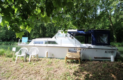 Meilhan-sur-Garonne Boat Rental | A timeless night aboard the Terry Carly!