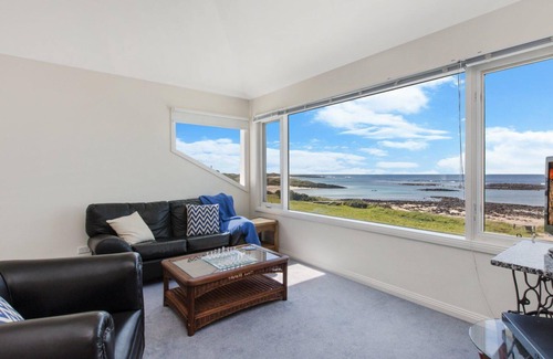 Port Fairy Apartment | A Top Deck - vast views of the Southern Ocean