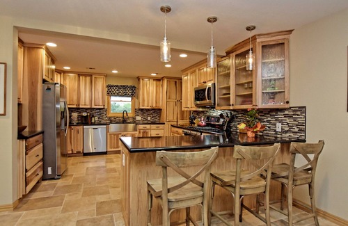 South Congress House | A touch of TX Hill Country-SOCO Austin, Big 5BR, SwimSPA-seats 10, Sauna, 7 Beds
