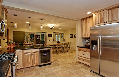 South Congress House | A touch of TX Hill Country-SOCO Austin, Big 5BR, SwimSPA-seats 10, Sauna, 7 Beds