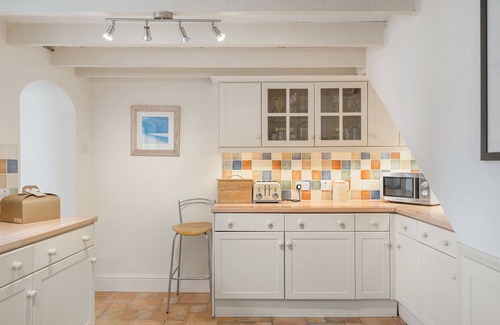 Portreath Cottage | A traditional seaside cottage, with sea views and an easy walk to Portreath.