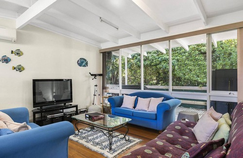 Anglesea House | A Tranquil Retreat - Relaxed Beach Living.