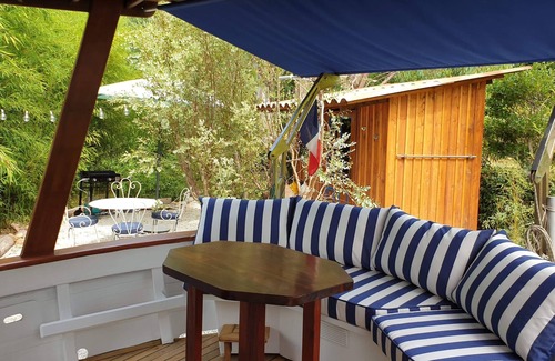 Figanieres House | A trawler in the vineyards