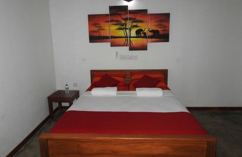 Udawalawa Bed & Breakfast | A two bedroom lodge owned by a Safari Ranger with over 20 years of experience.