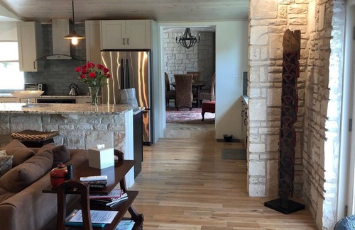 Comfort House | A Tx Hill Country haven, pool, yard in the midst of Boerne & Comfort town.