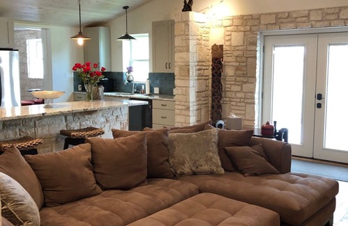 Comfort House | A Tx Hill Country haven, pool, yard in the midst of Boerne & Comfort town.