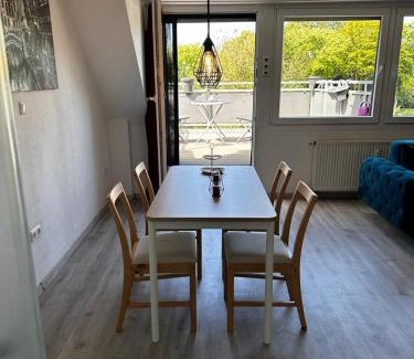 Laar Apartment | A&V Apartments Wunderschöne Rheinblick Wohnung zum entspannen Apt Ela