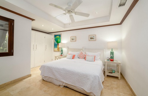 Bowling Alley Hill Villa | A view to the paradise