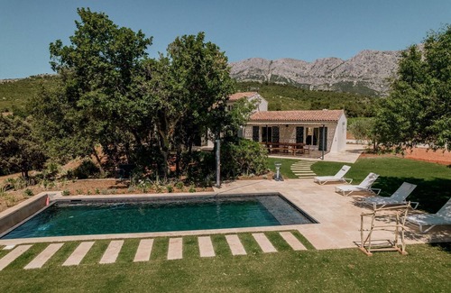 Puyloubier House | A villa in a vineyard estate. With a swimming pool, jacuzzi and sauna – Sleeps 6