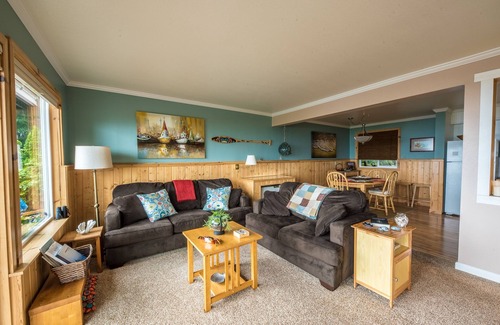 Sitka Apartment | A Water's Edge ~ Where you feel at home by the sea! Open, spacious 1 BR retreat