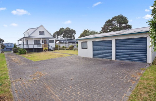Waihi Beach House | A Wave From It All - Waihi Beach Holiday Home