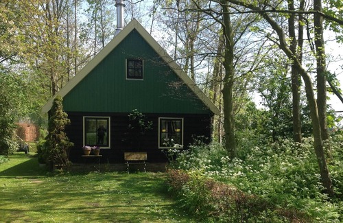Opperdoes Cottage | A west-frieze house near the IJsselmeer and the North Sea.