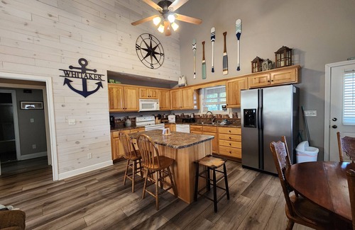 Sloans Valley Cabin | A Whitaker Mountain Retreat 23C- Lake Cumberland, Golf Carts, Pickleball, Pool