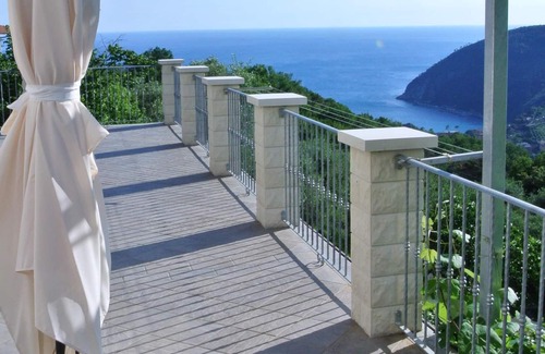 Casale Villa | A window on the Gulf of Moneglia and a passepartout for the 5 Terre