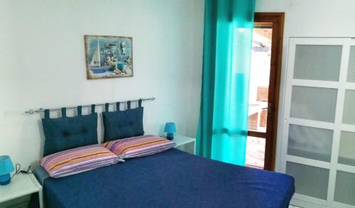 Calasetta House | A window on the saline beach