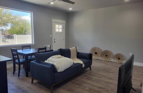 Elko House | A Wonderful Vacation on a BRANDNEW Modern Townhome! Peaceful, Charming, Spacious