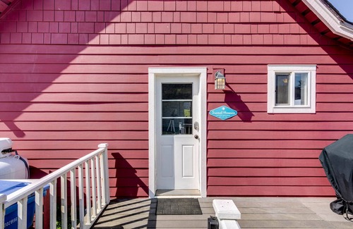 Yachats House | A Yachats Classic With An Incredible Ocean View, Tide Pools & Sandy Beach!
