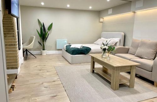 Luton Apartment | A2 HighTown Apartment, Steps from Luton Train Station