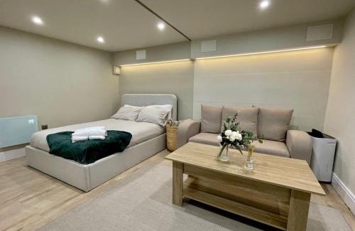 Luton Apartment | A2 HighTown Apartment, Steps from Luton Train Station