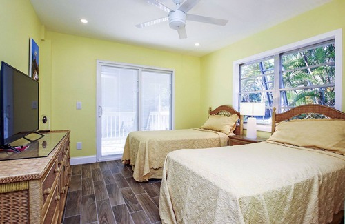 Saint James City House | Aaliyah`s and Amina`s Tropical Retreat - Pine Island St James City Florida
