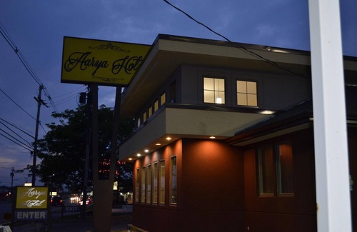 Niagara Falls Hotel | Aarya Hotel by Niagara Fashion Outlets