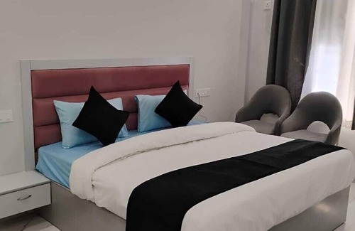 Mayapur Hotel | Aastha Guest House