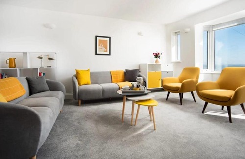 Muston House | Abalyne Beach House - Stunning 4 bedroom beach house, Sea views throughout, modern and bright house