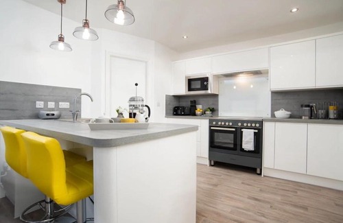 Muston House | Abalyne Beach House - Stunning 4 bedroom beach house, Sea views throughout, modern and bright house