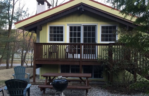 Intervale Ski Chalet | Abbott Brook Chalet B - Private Setting - 5 Mi from Storyland