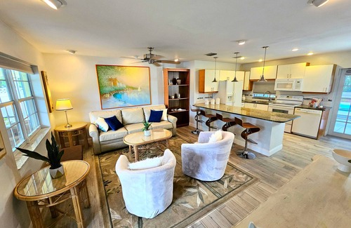 Florida North Atlantic Coast House | abc 4/3 Private, HEATED Pool Home, Minutes to Beaches, Stadium, Shopping, PGA!