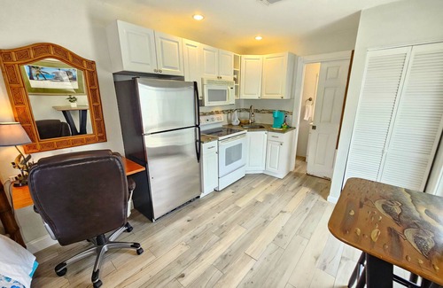 Florida North Atlantic Coast House | abc 4/3 Private, HEATED Pool Home, Minutes to Beaches, Stadium, Shopping, PGA!