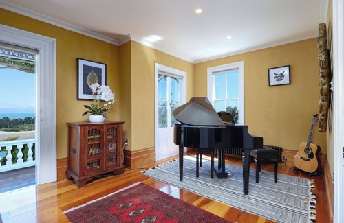 Britannia Heights Apartment | 'Abel Abode -Te Whare Rangi' - Private Room in Nelson Waterfront