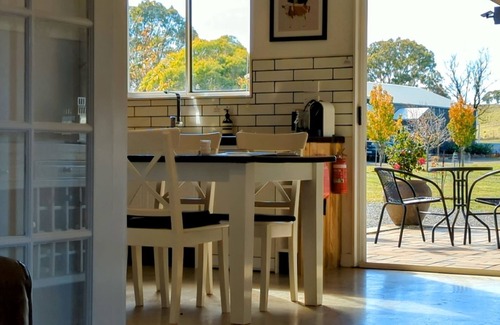 Curraweela House | Abercrombie Ridge - Lux LODGE and BARN Spa Retreat - Pet-friendly
