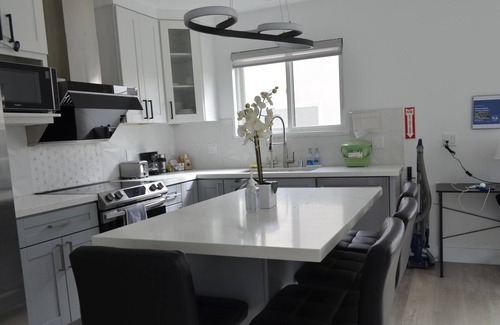 Piedmont House | Abode #1 New Modern Luxe Spacious 2B/2B EV Charger